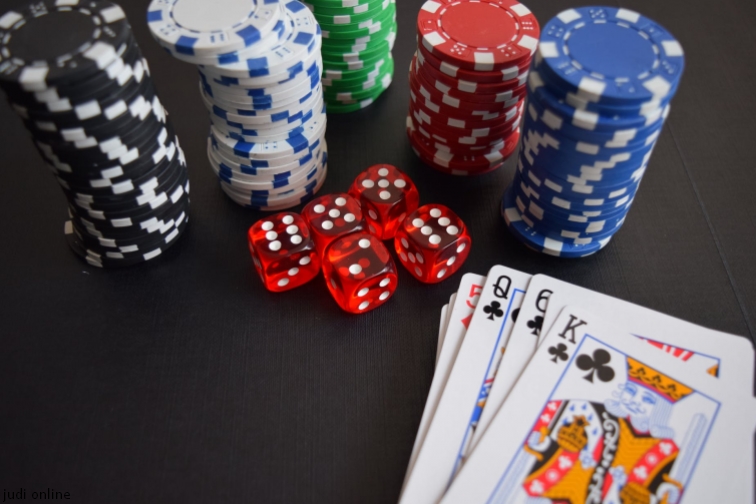 Penggunaan Matematika dalam Pengambilan Keputusan Saat Bermain Poker